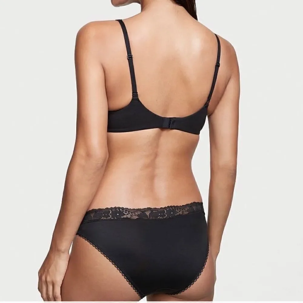 Victoria’s Secrets maternity briefs